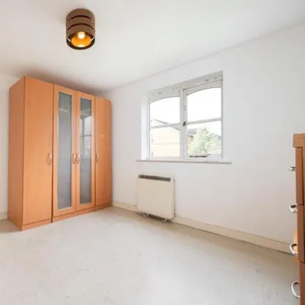 Image 9 - Norwood Close, London, NW2 1UT, United Kingdom - Apartment for sale