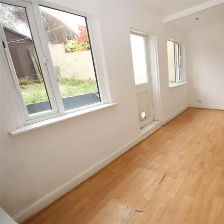 Image 5 - Morgan Drive, Worcester Park Estate, United Kingdom - House for rent