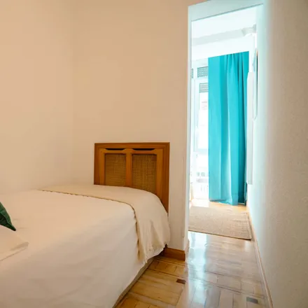 Rent this 1 bed room on Calle de Joaquín María López in 36, 28015 Madrid