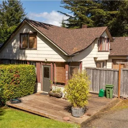 Buy this 4 bed house on 784 Date Avenue in Coos Bay, OR 97420