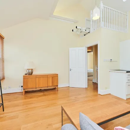 Image 3 - Coombe Road, London, W4 2HR, United Kingdom - Apartment for rent