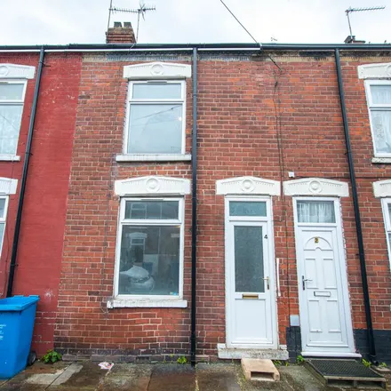 Rent this 2 bed townhouse on Stepney Lane in Hull, HU5 1HZ