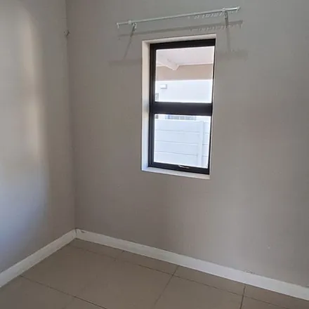 Image 2 - Joslyn Crescent, Nelson Mandela Bay Ward 12, Eastern Cape, 6025, South Africa - Townhouse for rent