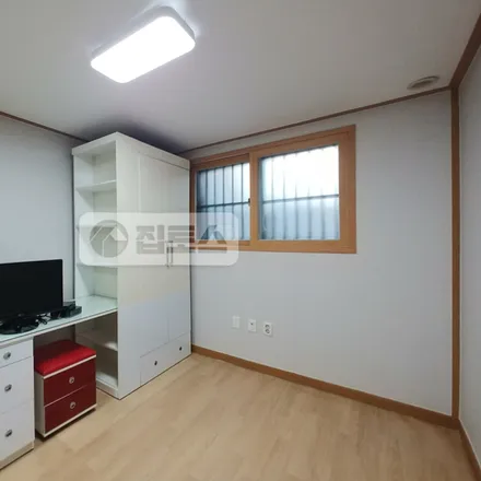 Rent this studio apartment on 서울특별시 동작구 신대방동 348-32