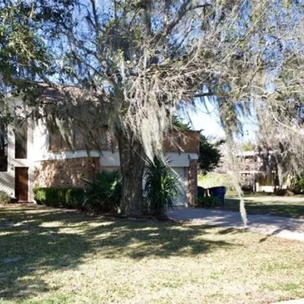 Rent this 3 bed house on 313 Twin Lakes Boulevard West in Brazoria County, TX 77486