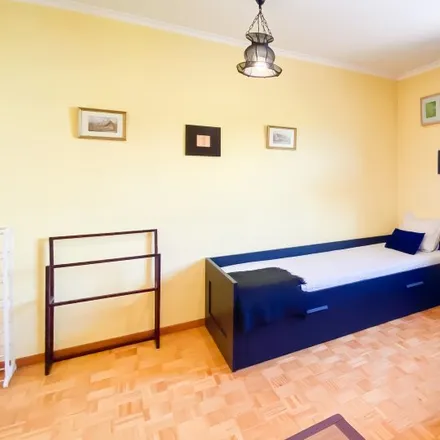 Image 1 - Silau, Rua do Moinho 61-L1, 2825-009 Almada, Portugal - Room for rent