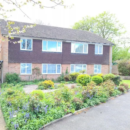 Rent this 2 bed apartment on Cookfield Close in Dunstable, LU6 1TJ
