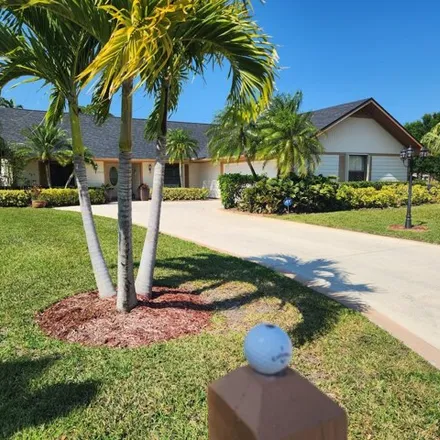 Image 2 - Gator Trace Golf & Country Club, 4302 Gator Trace Drive, Fort Pierce, FL 34982, USA - House for sale