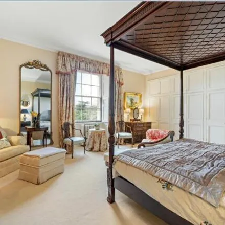 Image 7 - Peper Harrow House, Godalming, Surrey, Gu8 - Room for rent