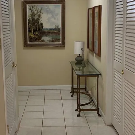 Image 8 - 2511 West Palm Drive, Tampa, FL 33608, USA - Condo for sale