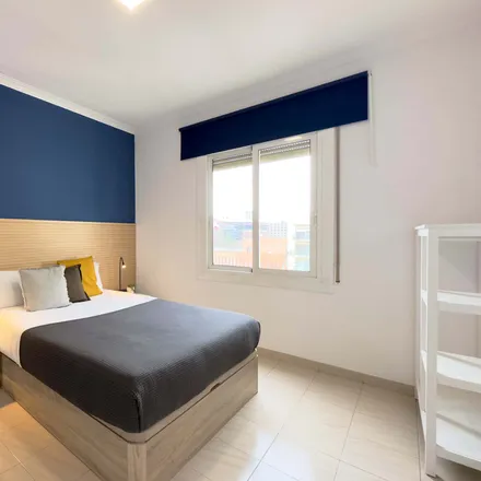 Rent this 1 bed room on Carrer d'Entença in 79, 08001 Barcelona