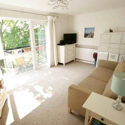 Rent this 2 bed apartment on Springfield Road in London, SE26 6HF