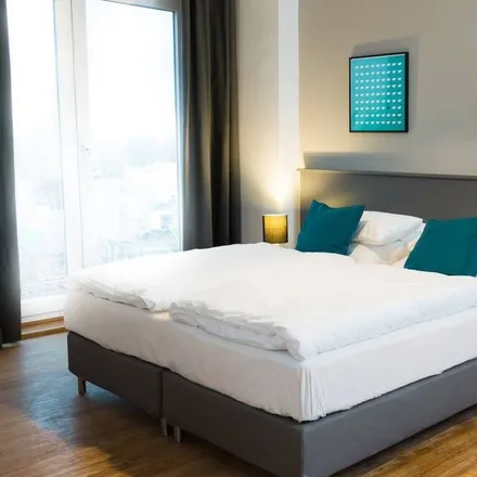 Rent this 3 bed apartment on Vitesco Technologies Germany GmbH in Sickingenstraße 42-46, 10553 Berlin