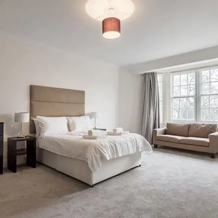 Rent this 5 bed apartment on Abbey Road in London, NW8 0AH