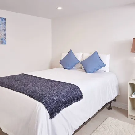 Rent this 1 bed apartment on Southwest Aurora in Aurora, ON L4G 2G3