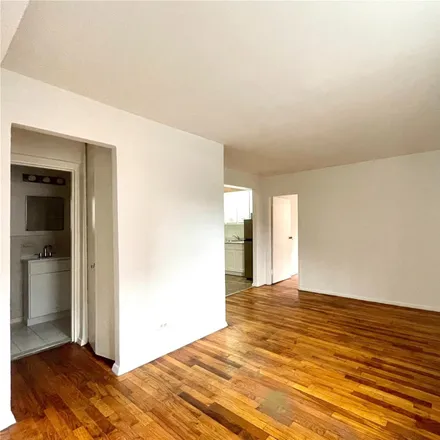 Image 4 - 142-27 Barclay Avenue, New York, NY 11355, USA - Apartment for rent
