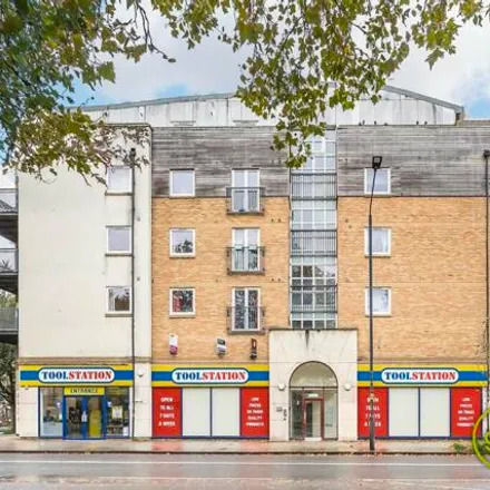 Buy this 1 bed apartment on Radford Court in Old Kent Road, London