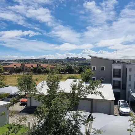 Image 3 - Fourways High School, Fisant Avenue, Johannesburg Ward 115, Randburg, 2068, South Africa - Apartment for rent