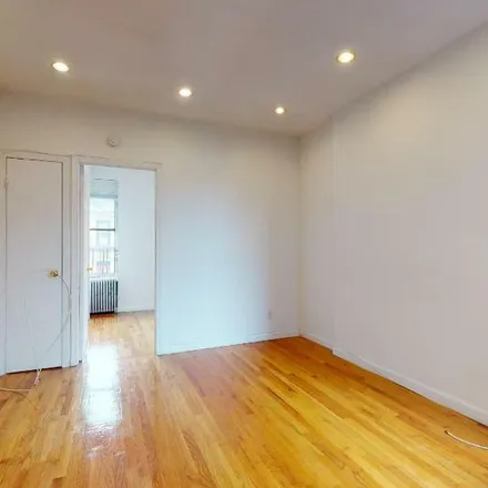 Image 7 - 214 East 10th Street, New York, NY 10003, USA - Apartment for rent
