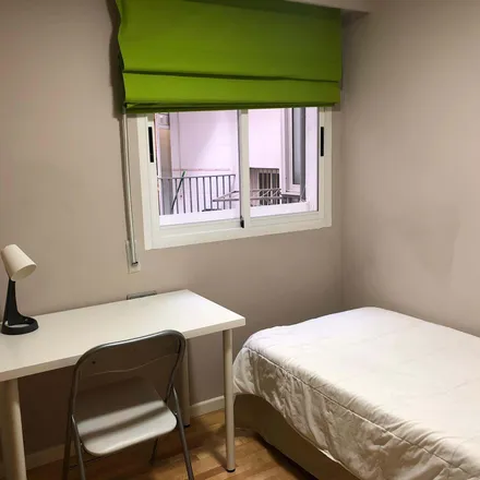 Rent this 5 bed room on Calle de Enric Valor in 46120 Alboraia / Alboraya, Spain