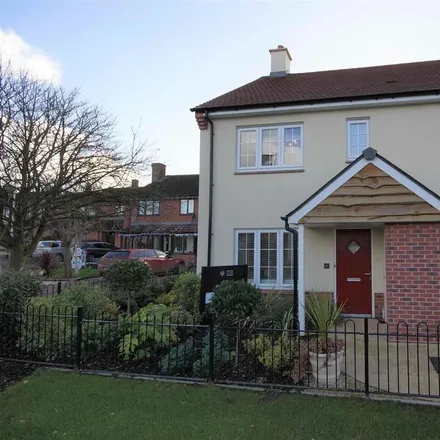 Rent this 3 bed townhouse on Greenhouse Gardens in Cullompton, EX15 1US