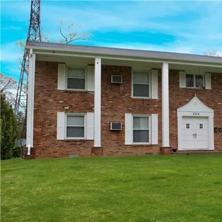 Buy this 8 bed house on 3518 Valleston Parkway in Toledo, OH 43607