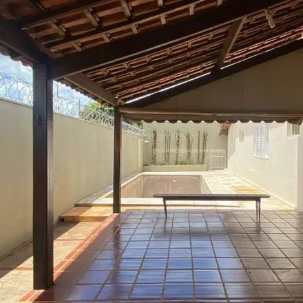 Buy this 4 bed house on Rua Minas Gerais in Santa Maria, Uberaba - MG