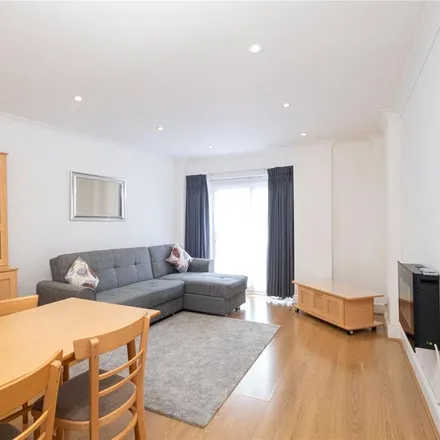 Rent this 1 bed apartment on Nether Street in London, N12 7NP