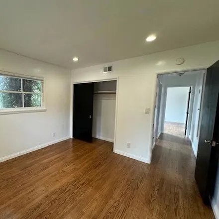 Rent this 3 bed house on 3570 La Crescenta Avenue in Glendale, CA 91208