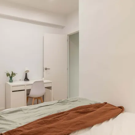 Rent this 7 bed room on Carrer de Balmes in 08001 Barcelona, Spain