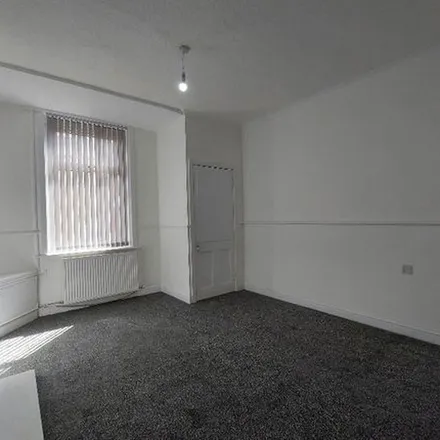 Image 4 - Reed Street, Burnley, BB11 3LP, United Kingdom - Townhouse for rent