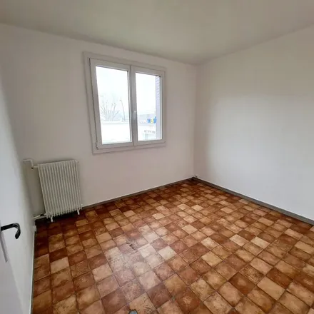 Rent this 6 bed apartment on Rue Charles Corbeau in 27000 Évreux, France