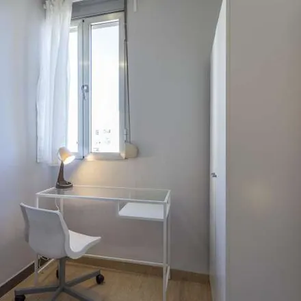 Rent this 7 bed apartment on Egunon in Carrer d'Alberic, 46008 Valencia