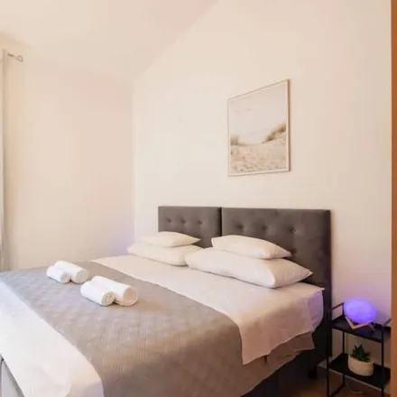Rent this 3 bed house on Croatia osiguranje in Ulica kneza Trpimira, 21220 Grad Trogir