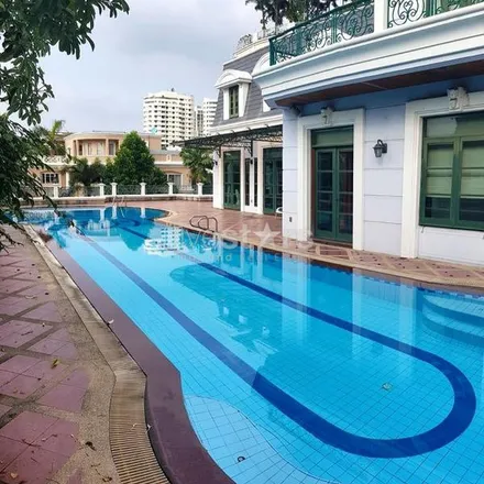 Rent this 5 bed apartment on 41 in Soi Sukhumvit 61, Vadhana District