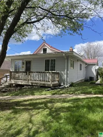 Buy this 3 bed house on 2521 11th Street in Sioux City, IA 51105