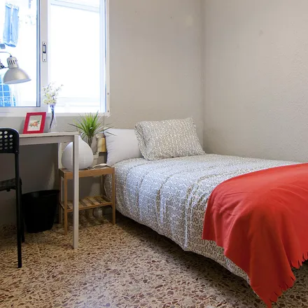 Rent this 5 bed room on Carrer del Doctor Vicente Pallarés in 26, 46021 Valencia