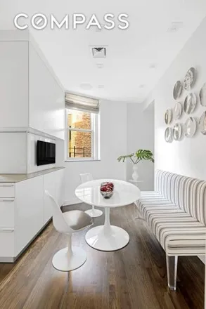 Image 5 - 80 East 77th Street, New York, NY 10021, USA - Apartment for sale