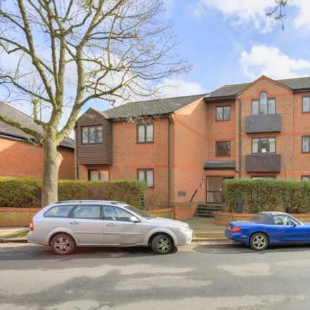 Rent this 1 bed room on Chatsworth Court in Granville Road, St Albans