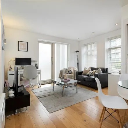 Image 2 - Mortimer House, Furmage Street, London, SW18 4GH, United Kingdom - Apartment for rent