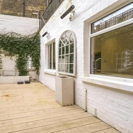 Image 3 - 28 Redcliffe Mews, London, SW10 9JT, United Kingdom - Room for rent