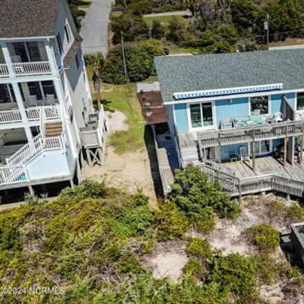 Image 1 - 4791 Ocean Drive, Emerald Isle, NC 28594, USA - House for sale
