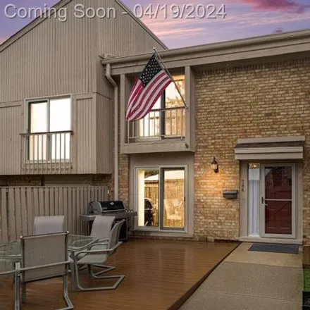 Buy this 3 bed condo on 1405 Oakbrook East in Rochester Hills, MI 48307