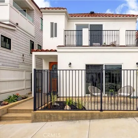 Buy this 5 bed house on 367 27th Court in Hermosa Beach, CA 90254