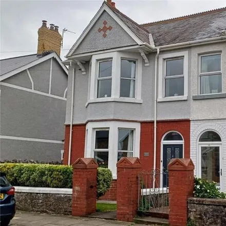 Buy this 4 bed duplex on South Road in Porthcawl, CF36 3DA