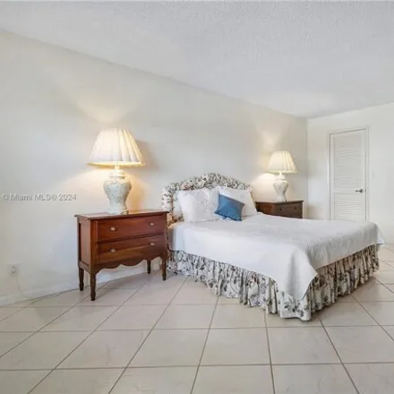 Image 9 - North Fort Lauderdale Beach Boulevard, Fort Lauderdale, FL 33305, USA - Condo for sale