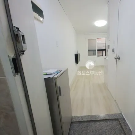 Rent this studio apartment on 서울특별시 관악구 신림동 1420-26
