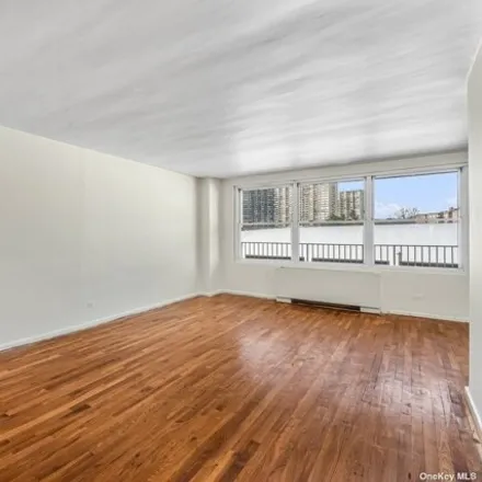 Image 4 - 212-30 23rd Ave Unit 3g, Bayside, New York, 11360 - Apartment for sale