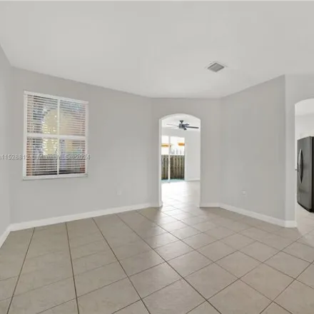 Image 3 - 8450 Northwest 113th Passage, Medley, Doral, FL 33178, USA - House for sale