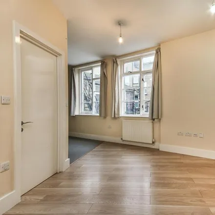 Image 3 - The Black Heart, Greenland Place, London, NW1 0AS, United Kingdom - Apartment for rent